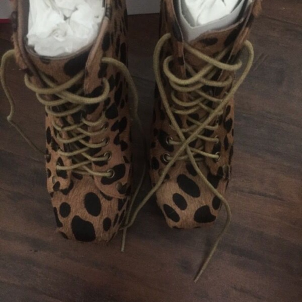 Heels - Picture 4 of 4